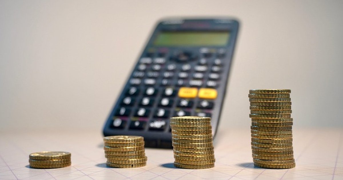 Seasonal savings: Christmas Club ISA vs Premium Bonds — which wins for holiday cash?